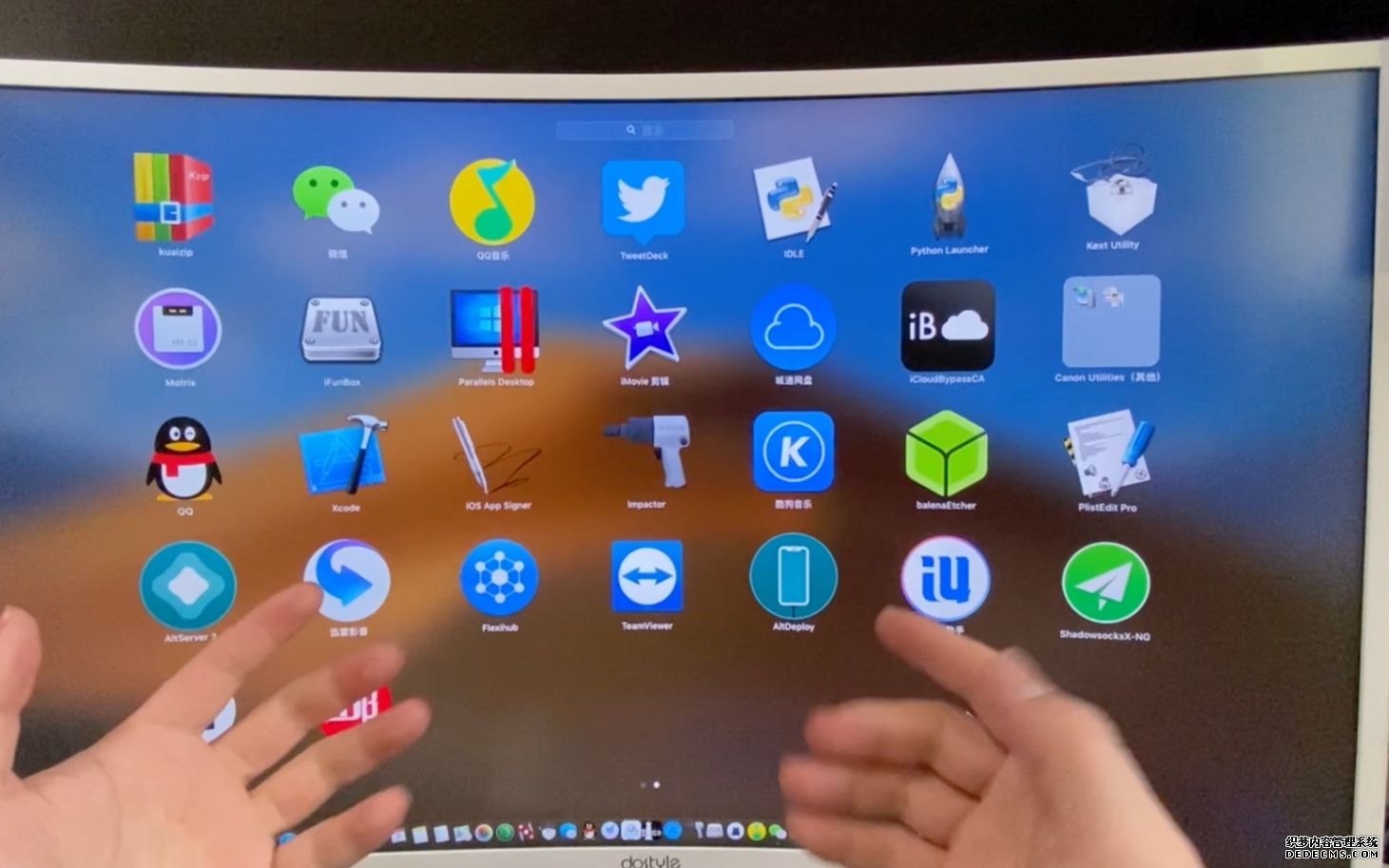 美军“布什”号航母正部署至中东；道指大涨1100点 原油下挫、金银齐涨；巴菲特重启慈善午餐会丨每经早参